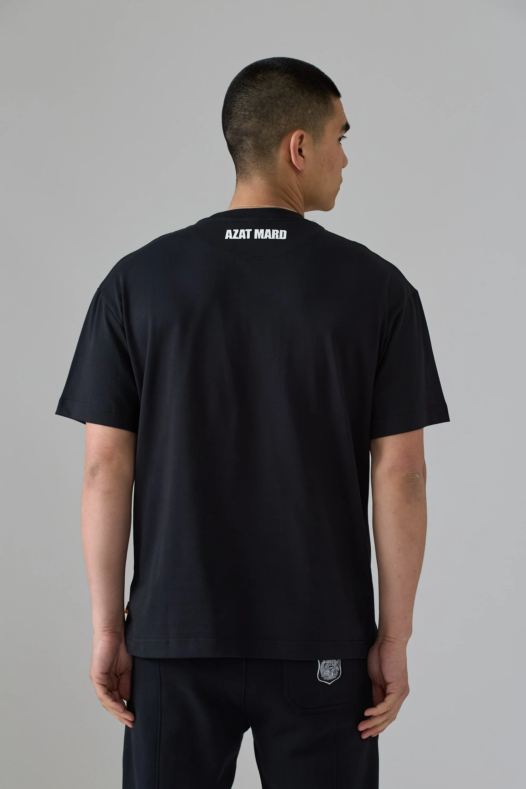 BLACK FRONT CREST T-SHIRT - Image 6