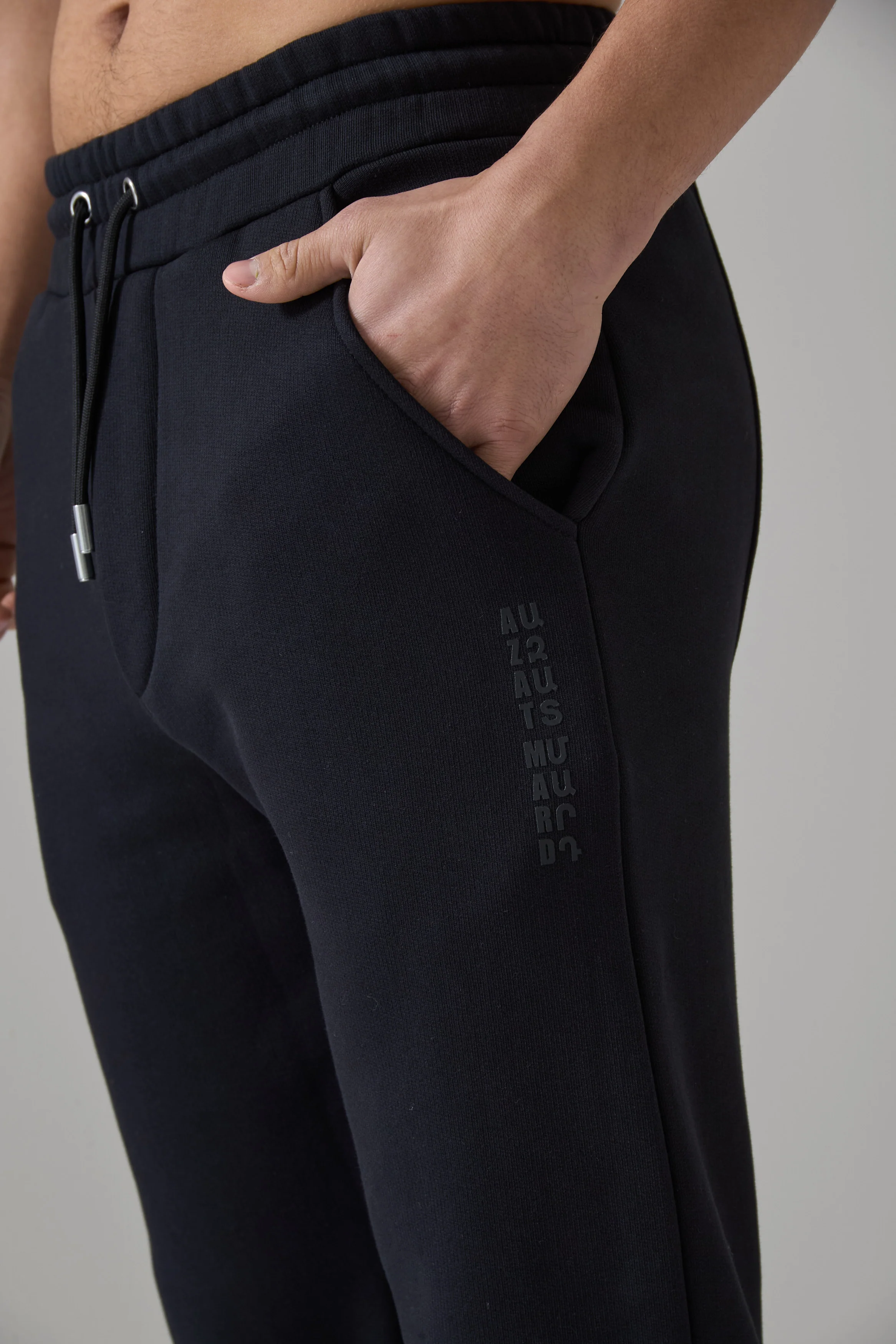 WHEEL OF ETERNITY BLACK JOGGERS - Image 4