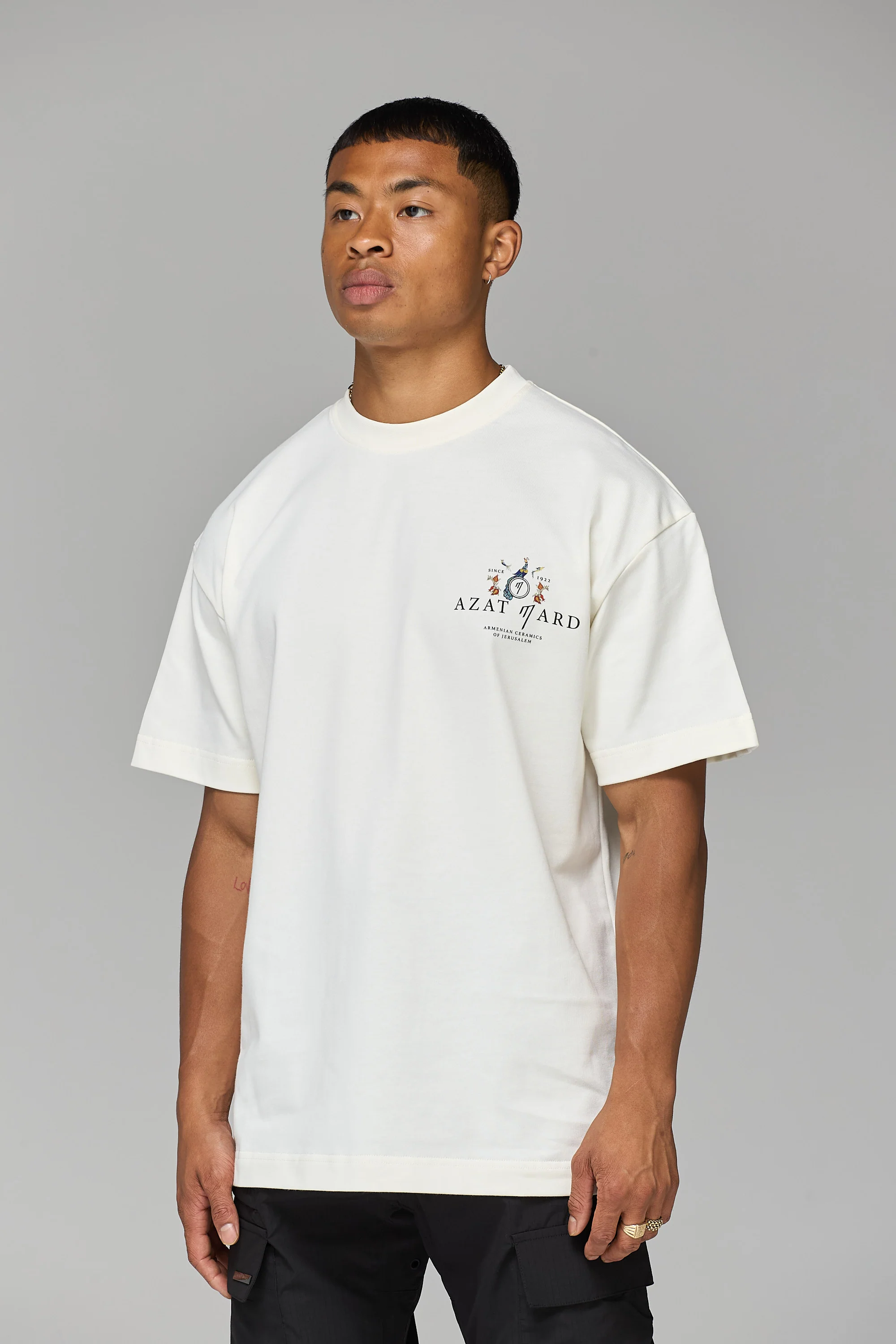 SPECIAL EDITION AZAT MARD X BALIAN VASE T-SHIRT – OFF WHITE - Image 4