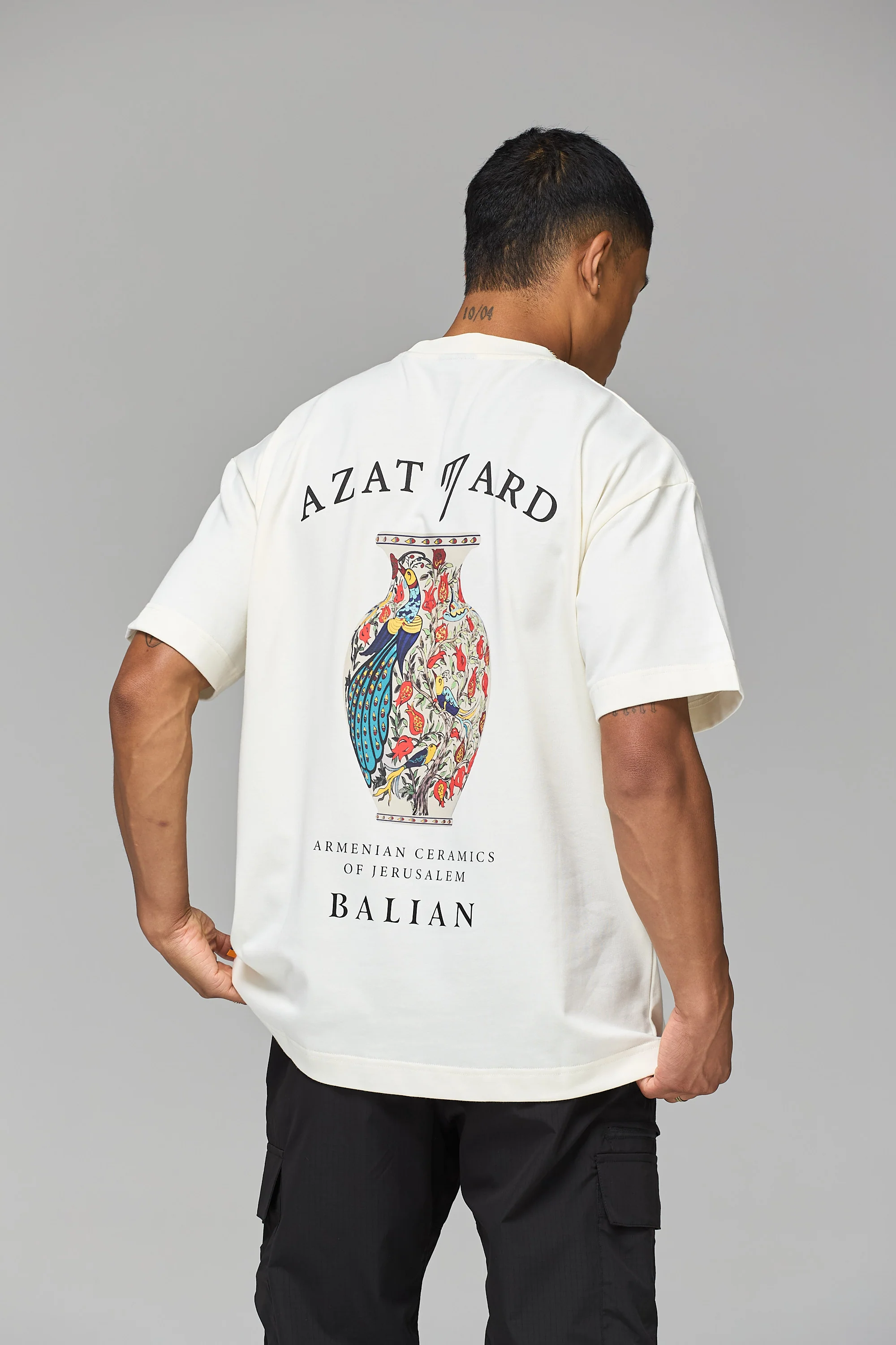 SPECIAL EDITION AZAT MARD X BALIAN VASE T-SHIRT – OFF WHITE - Image 5