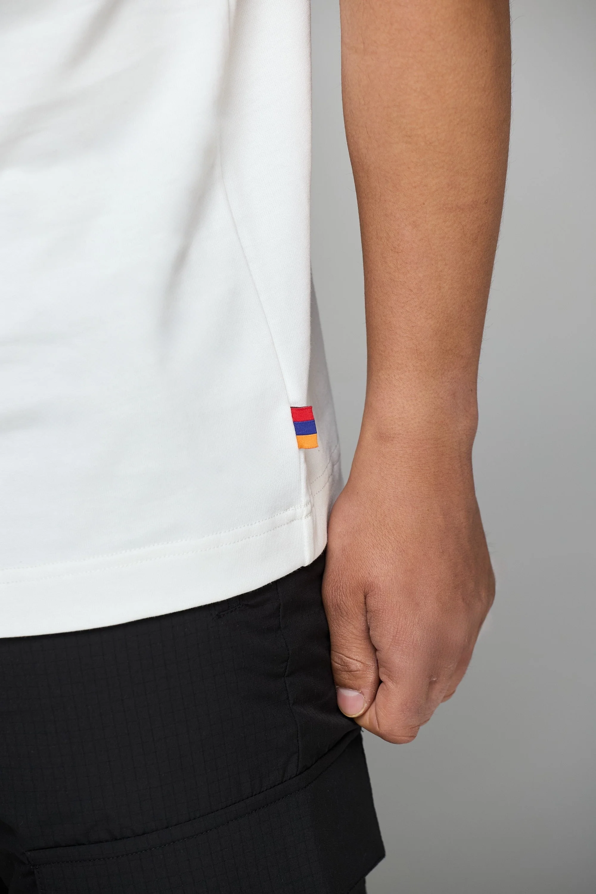 SPECIAL EDITION AZAT MARD X BALIAN VASE T-SHIRT – OFF WHITE - Image 7