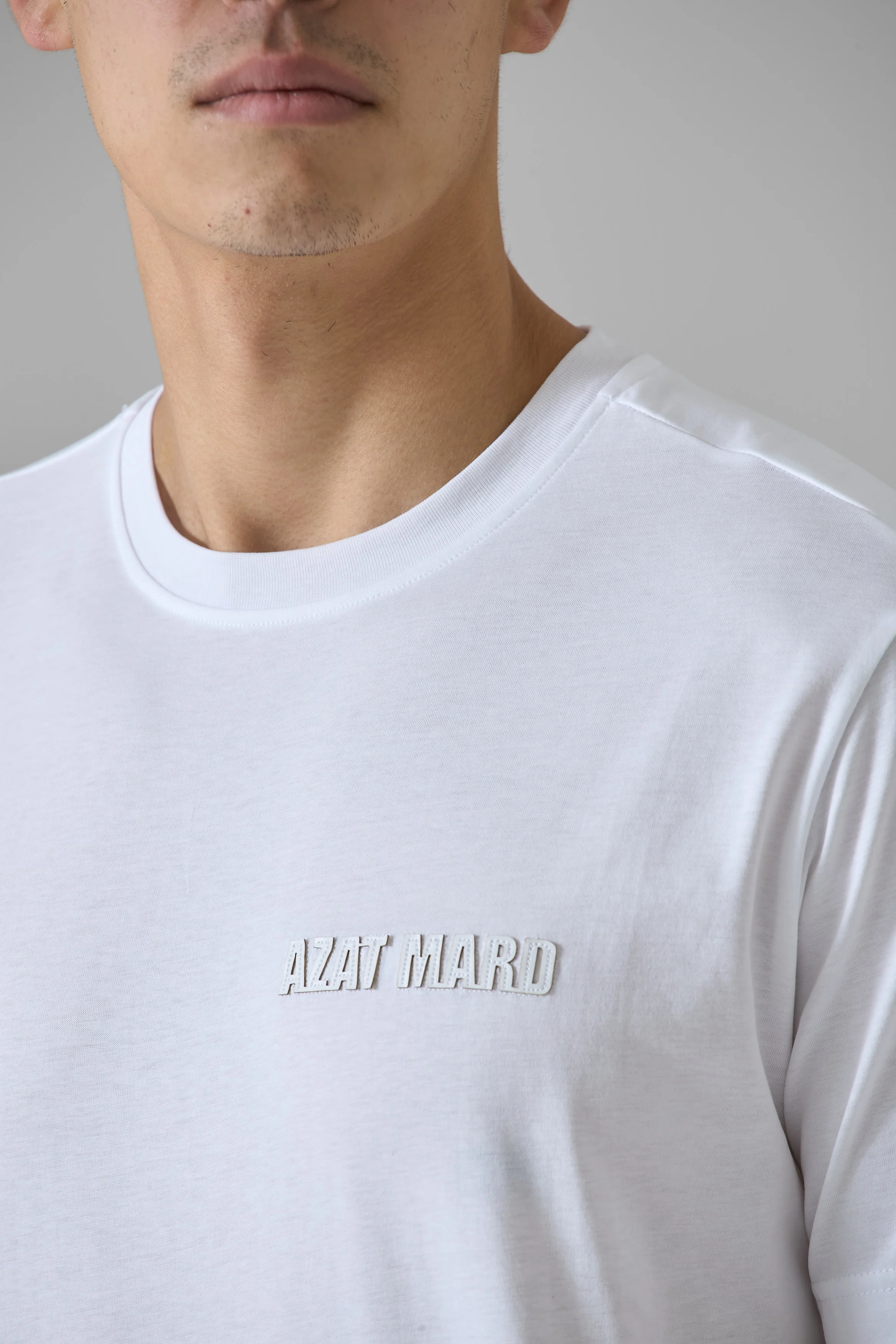 WHITE MERCERISED T-SHIRT WITH WHITE ORGANIC LEATHER LOGO - Image 4