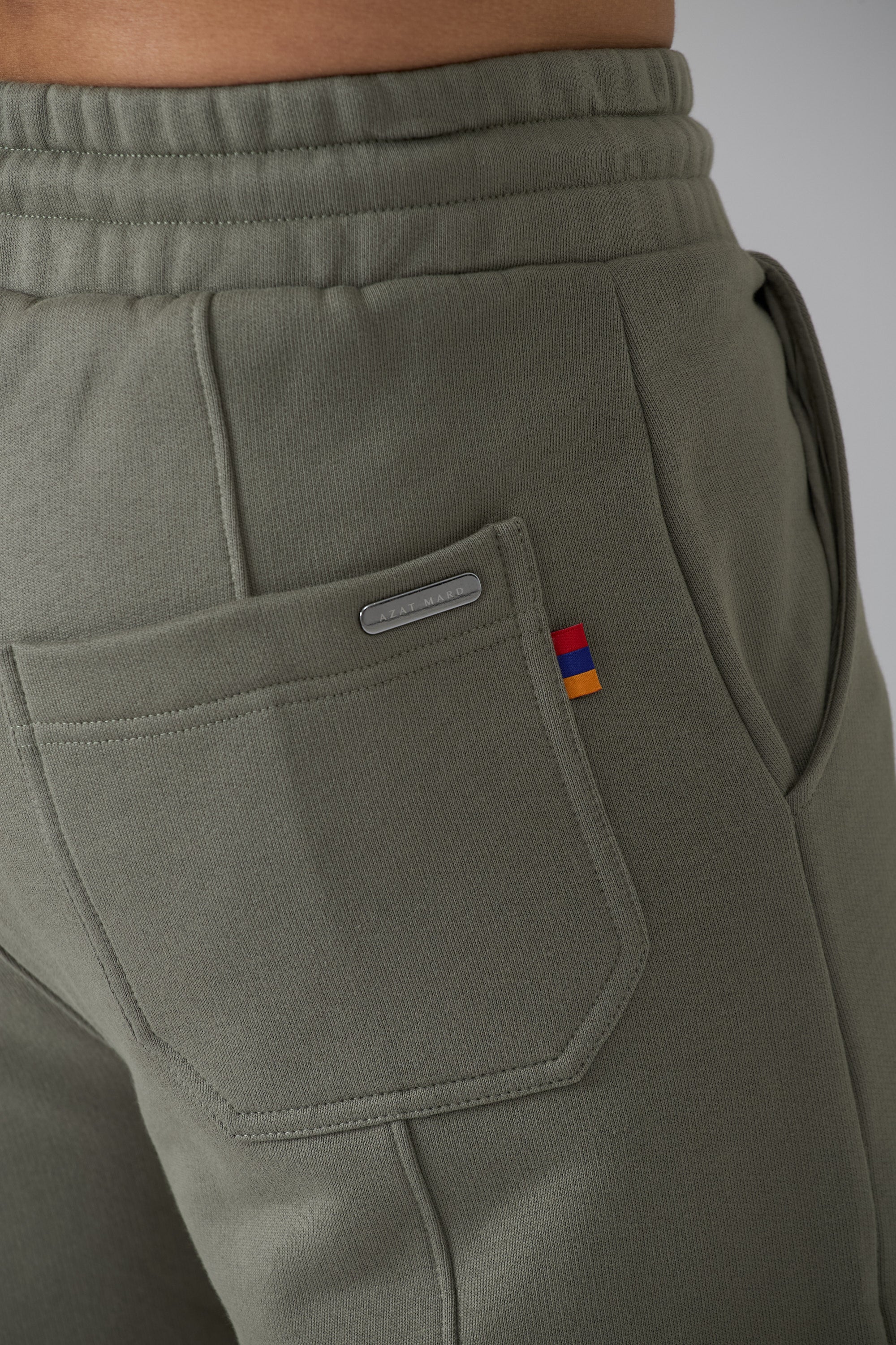 WORLD FAMOUS AZAT MARD TEAM TAUPE SHORTS - Image 4